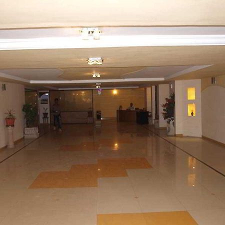 Hotel Maan Residency Ахмедабад Экстерьер фото