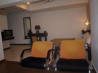 Hotel Maan Residency Ахмедабад Экстерьер фото